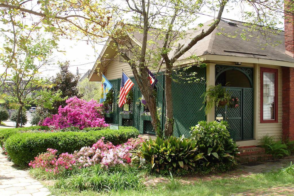 The Lattice Inn Montgomery Exterior photo